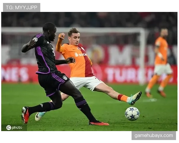 加拉塔萨雷边路攻势如潮，持续施压令对手防线疲于应对